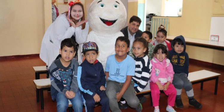 PREFEITURA INTENSIFICA BUSCA ATIVA E LEVA VACINAÇÃO CONTRA A PÓLIO A ESCOLAS INFANTIS DO MUNICÍPIO