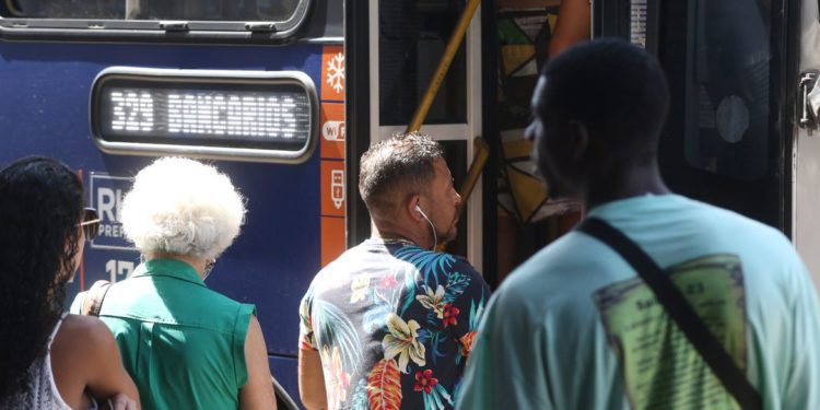 Em 24 horas, Brasil registra 6,5 mil novos casos e 32 mortes por covid