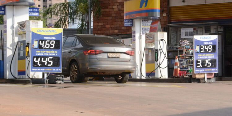 Diesel recua R$ 0,98, mas defasagem com mercado internacional pressiona aumento