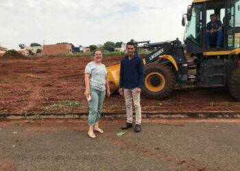 Prefeitura realiza limpeza e aterro de 42 terrenos do Loteamento JK