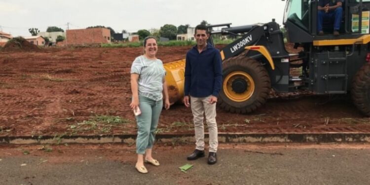 Prefeitura realiza limpeza e aterro de 42 terrenos do Loteamento JK