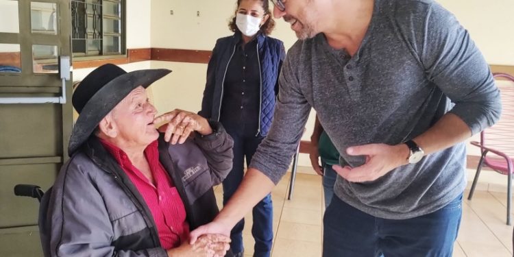 Prefeito Cleverson Alves retoma titularidade das funções nesta quarta-feira