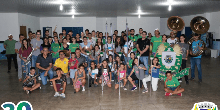 Banda Iulle Martins Rezende Campeã da Primeira Copa América de Bandas e Fanfarras é recepcionada com carreata em Alcinópolis
