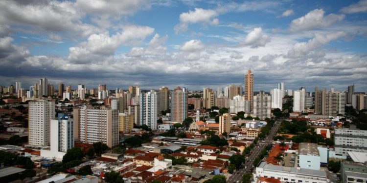 AQUECIMENTO DA CONSTRUÇÃO E GERAÇÃO DE EMPREGOS REFORÇAM PROJEÇÃO DE CRESCIMENTO DO PIB DE ATÉ 5%