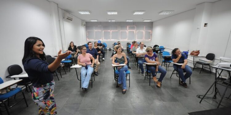 COM APROXIMAÇÃO DO ENEM, PREFEITURA OFERECE CURSO GRATUITO DE REDAÇÃO