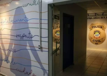 Marido espanca e tenta atear fogo em mulher na frente das filhas em Campo Grande