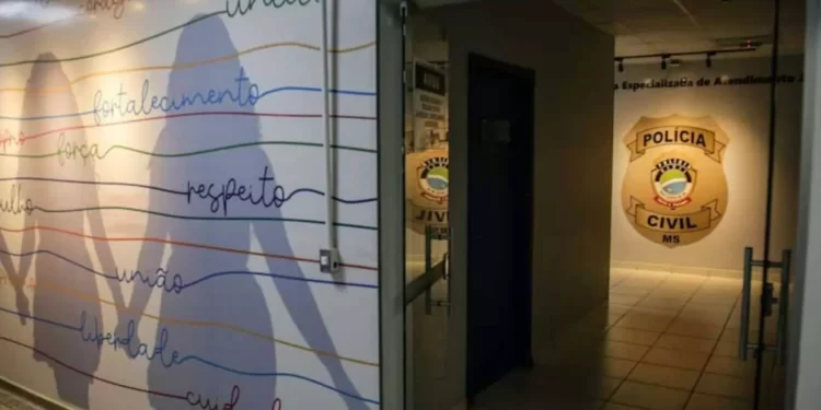 Marido espanca e tenta atear fogo em mulher na frente das filhas em Campo Grande