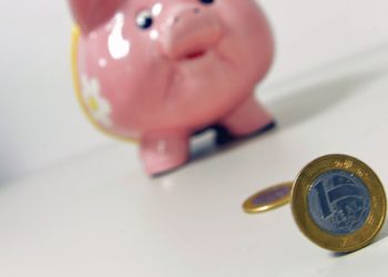 Poupança deixa de perder para inflação após dois anos