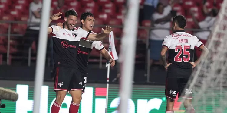 Com Calleri artilheiro, São Paulo bate o Coritiba no Morumbi