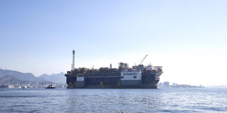 Produção de petróleo ultrapassa 4 milhões de barris por dia, diz ANP