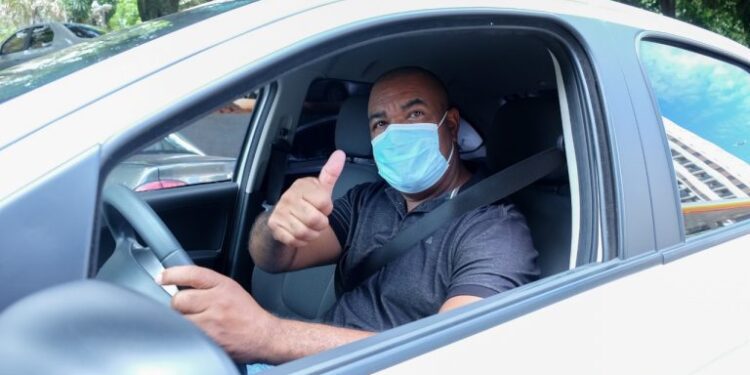 PREFEITURA ALTERA LEI E ISENTA MOTORISTAS DE APLICATIVO DE MULTA SE EMPRESA NÃO TIVER CADASTRO