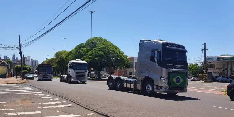 Buzinaço na Afonso Pena marca protesto em Campo Grande contra resultado das eleições