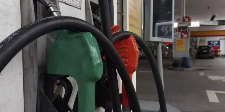 Gasolina para de subir após 6 semanas de alta nos postos de combustíveis