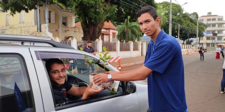 FAC REALIZA A 7ª EDIÇÃO DO DRIVE-THRU DA RECICLAGEM