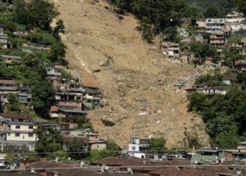 Justiça bloqueia R$ 2 bilhões do estado do RJ para obras em Petrópolis
