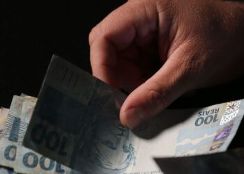 Beneficiários com NIS de final 8 recebem Auxílio Brasil