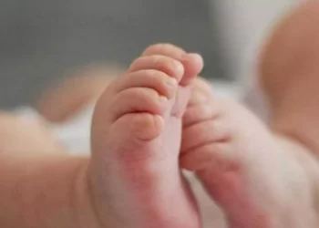 Bebê é deixado em estrada vicinal somente de fraldas em Dourados