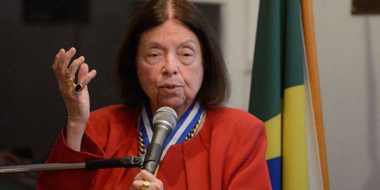 Tesouro pede menos gastos para conter alta da dívida pública