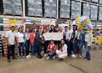 Supermercados Comper e Fort Atacadista realizam a entrega das doações de clientes para duas entidades beneficentes contempladas no Troco Solidário em Campo Grande