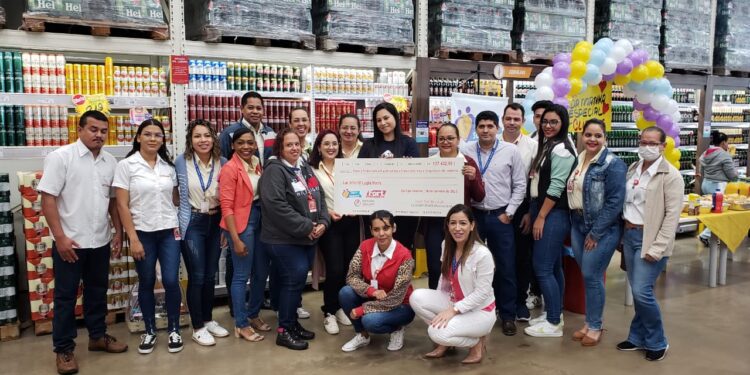 Supermercados Comper e Fort Atacadista realizam a entrega das doações de clientes para duas entidades beneficentes contempladas no Troco Solidário em Campo Grande
