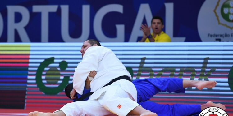 Baby vence duelo brasileiro e leva bronze no Grand Prix de Almada