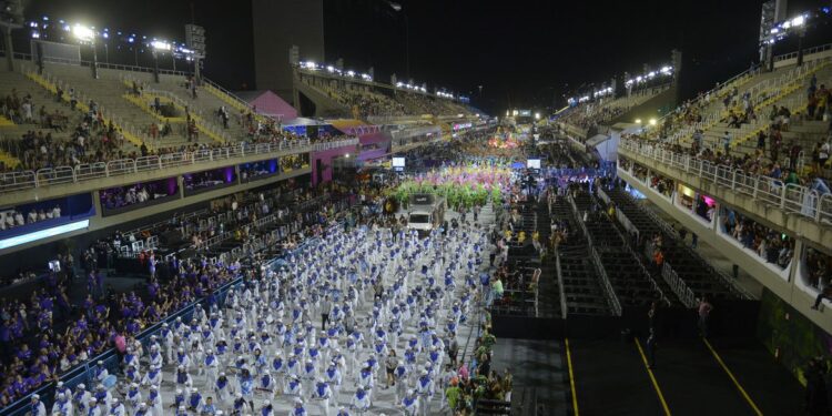 Bombeiros liberam sambódromo e ensaios técnicos são confirmados