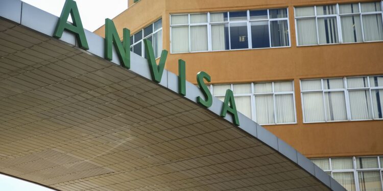 Anvisa anuncia novas restrições de produtos para cabelo