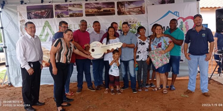 Prefeitura entrega 4ª casa do Programa Habitacional Construindo Sonhos