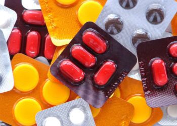 Falta de informação leva transexuais à automedicação, diz médica