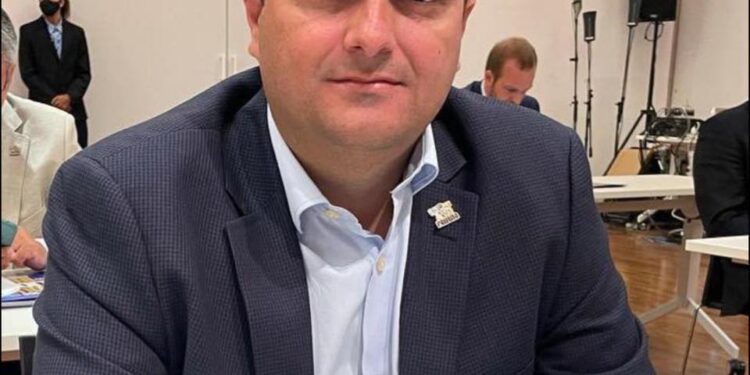 Chapa única reelege Valdir Jr e revitaliza união entre prefeitos