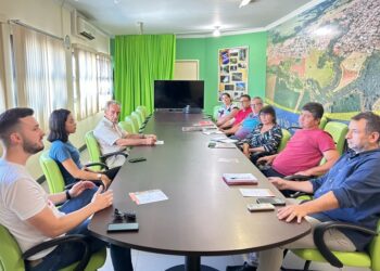 Com nova agência se instalando em Costa Rica, equipe de cooperativa se reúne com gestores municipais