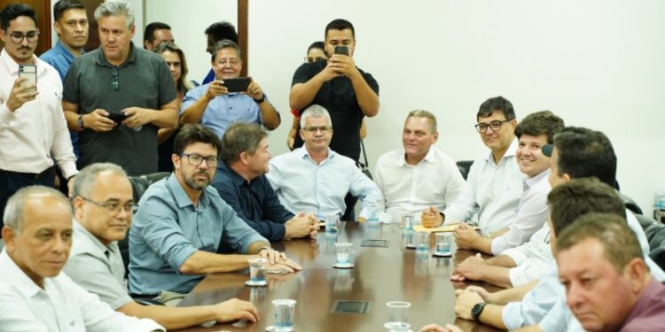 Investimentos e projetos da agricultura são temas de reunião com bancada e governador