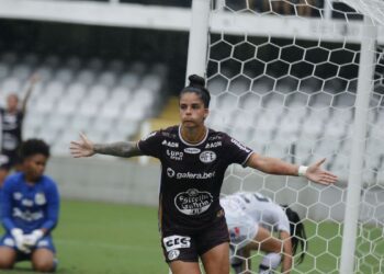 Patrícia Sochor leva Ferroviária à liderança do Brasileiro Feminino