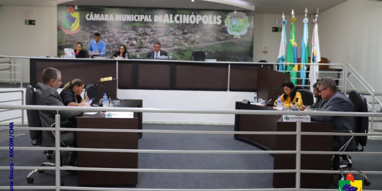 Vereadores votam Projetos de Lei e Resolução em Sessão Ordinária