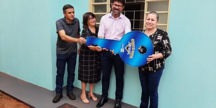 “Estou me sentindo uma princesa”, diz moradora ao receber casa nova do Programa Moradias Precárias