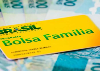 Bolsa Família manterá no Cadastro Único quem conseguir emprego com carteira assinada