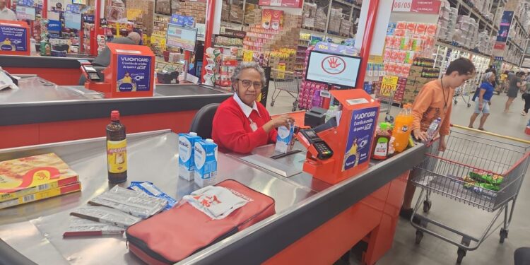 Profissionais com mais de 50 anos tem campanha de contratação exclusiva por grupo do varejo