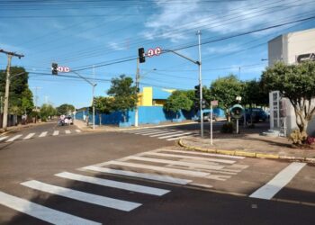 Novos equipamentos semafóricos são ativados em Costa Rica para reforçar segurança a motoristas de pedestres