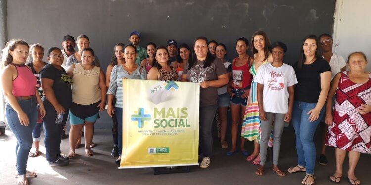Família e Escola Caminhando Juntas é tema de palestra para beneficiários do Mais Social