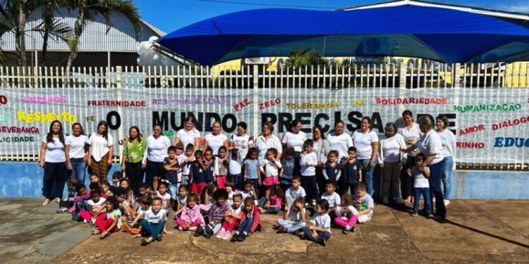 Em Costa Rica, alunos da REME se mobilizam pedindo paz nas escolas do país