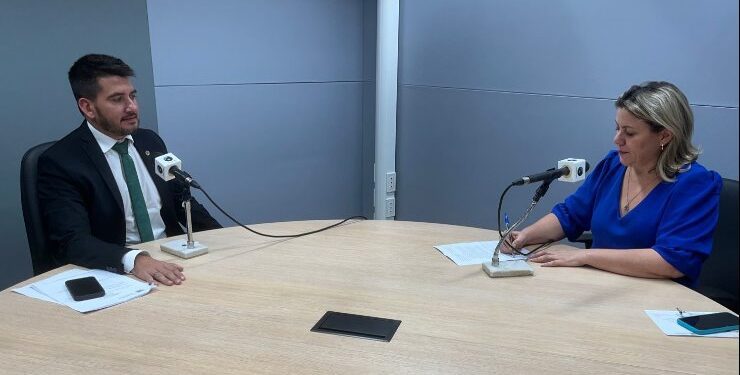 Direto ao Assunto entrevista o deputado Rafael Tavares