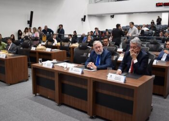 Projetos na pauta desta quarta-feira dispõem sobre concurso, tributos e outros temas