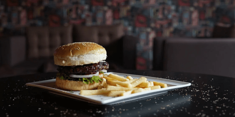 Hambúrguer: o sanduíche mais amado do mundo tem data comemorativa