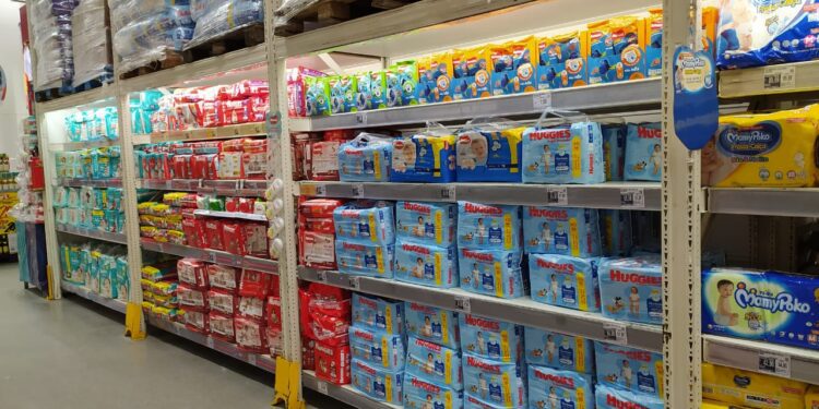 Cuidados com os bebês: confira dicas de como escolher a fralda adequada para cada necessidade