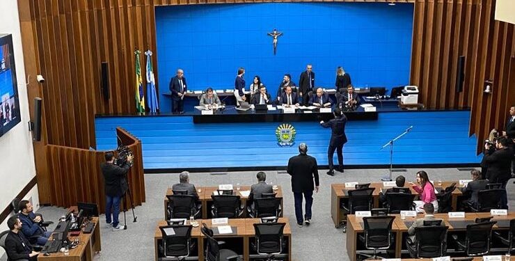 Cinco projetos estão pautados para a sessão plenária desta terça-feira