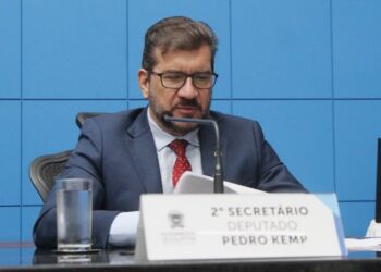 Projeto prevê auxílio para quem cuida de pessoas com deficiência