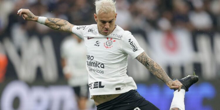 Corinthians faz 2 a 0 no Fluminense e deixa Z4 do Brasileirão