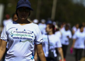 Profissionais da enfermagem fazem ato por valorização da categoria