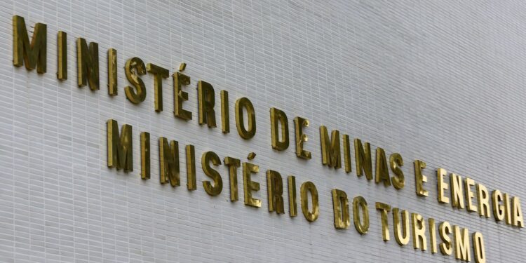 Ministro diz que intervenção na Light é “possibilidade em aberto”