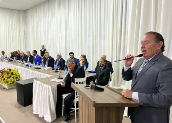 Presidente da ALEMS critica criminalização da política ao receber título de cidadão honorário em Anastácio